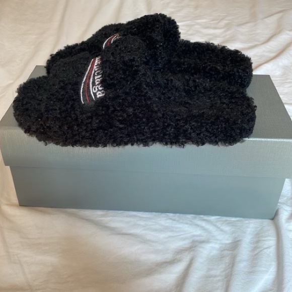 Balenciaga Furry Slide - Picture 5 of 5